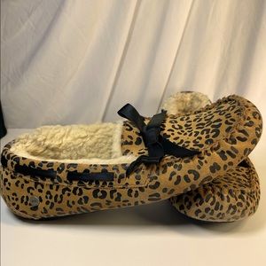 UGG Animal Print Women’s Size 9 shoes